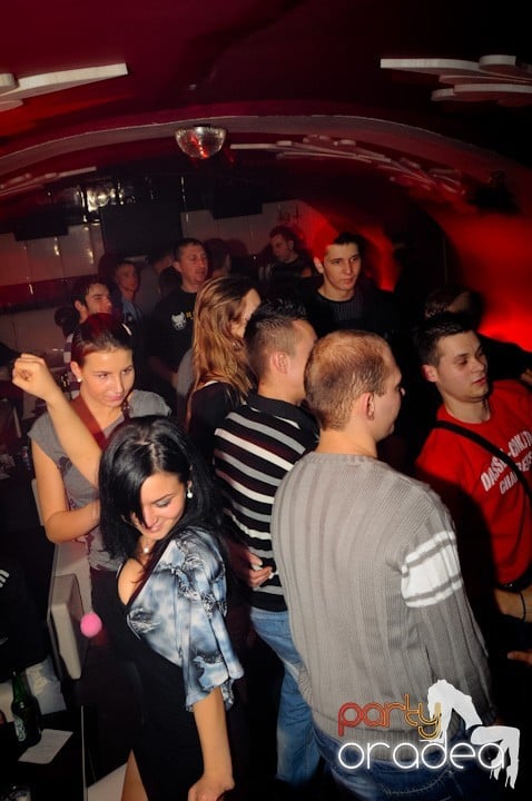 Atmosferă selectă în Club Atti's, 