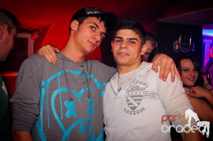 Atmosferă selectă în Club Atti's, 