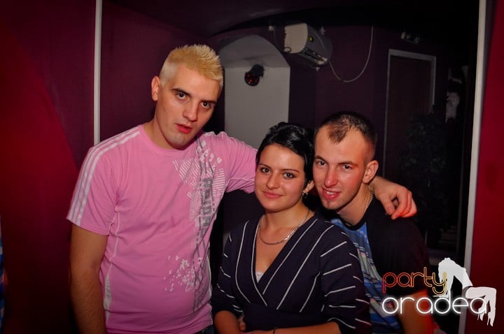 Atmosferă selectă în Club Atti's, 