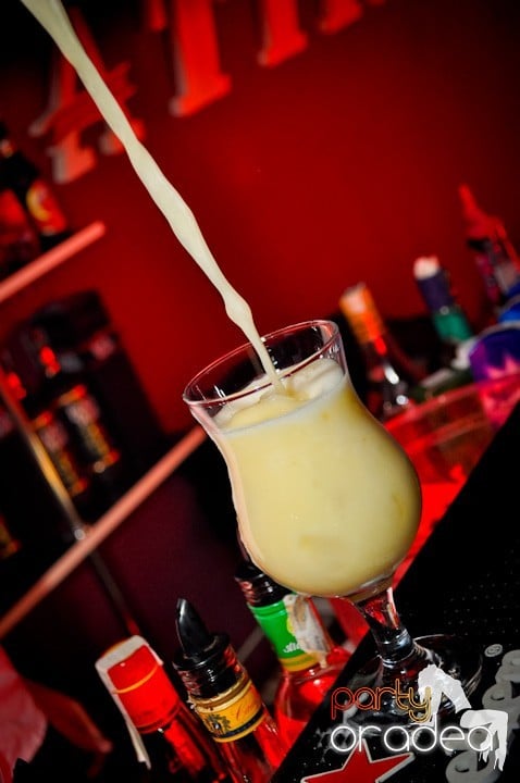 Atmosferă selectă în Club Atti's, 