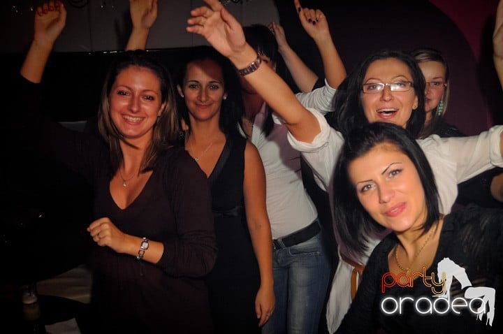 Atmosferă selectă în Club Atti's, 