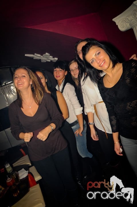 Atmosferă selectă în Club Atti's, 