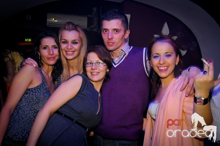 Atmosferă selectă în Club Atti's, 