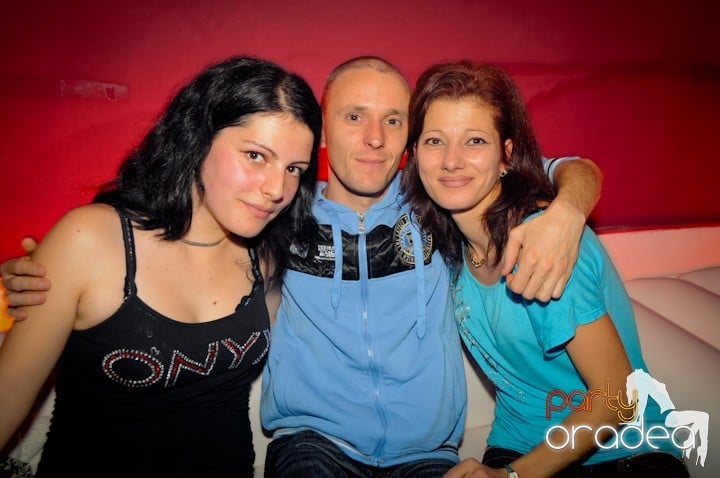 Atmosferă selectă în Club Atti's, 