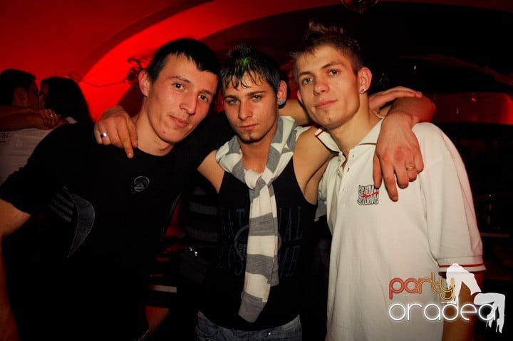 Atmosferă selectă în Club Atti's, 