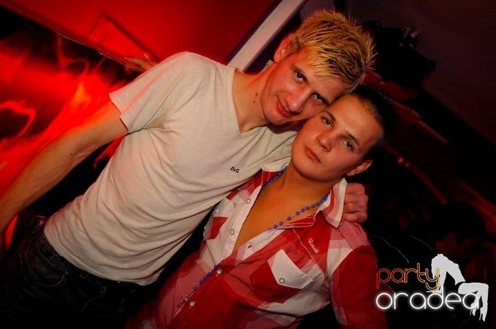 Atmosferă selectă în Club Atti's, 