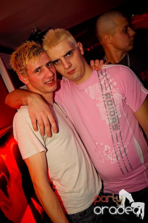 Atmosferă selectă în Club Atti's, 