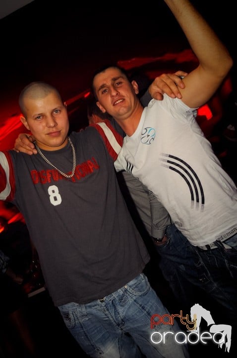 Atmosferă selectă în Club Atti's, 