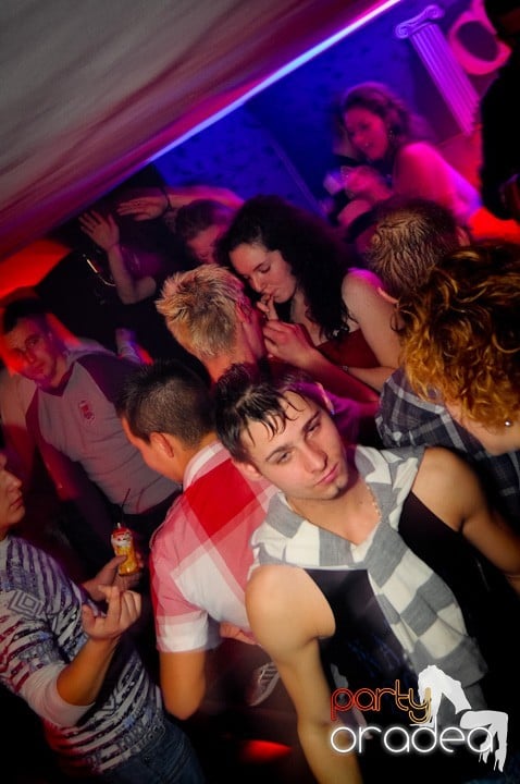 Atmosferă selectă în Club Atti's, 