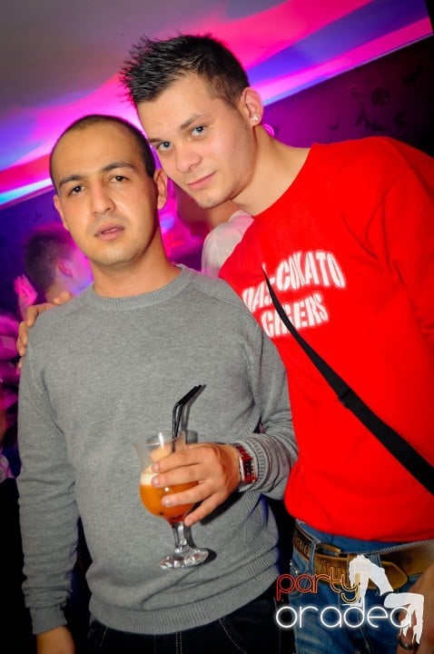 Atmosferă selectă în Club Atti's, 