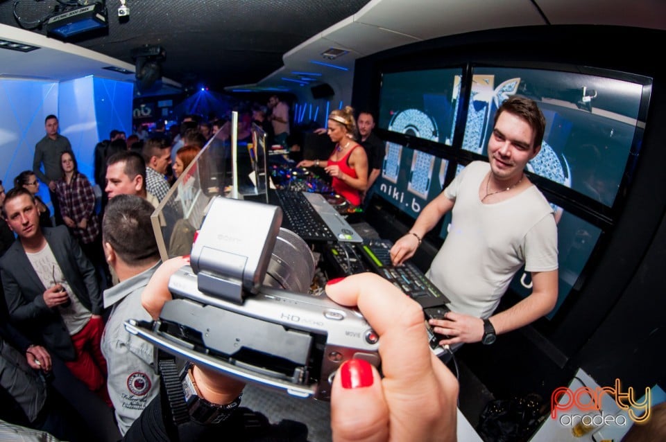 Niki Belucci în Avenue The Club, 