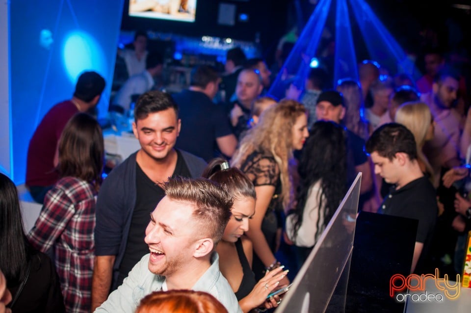 Niki Belucci în Avenue The Club, 