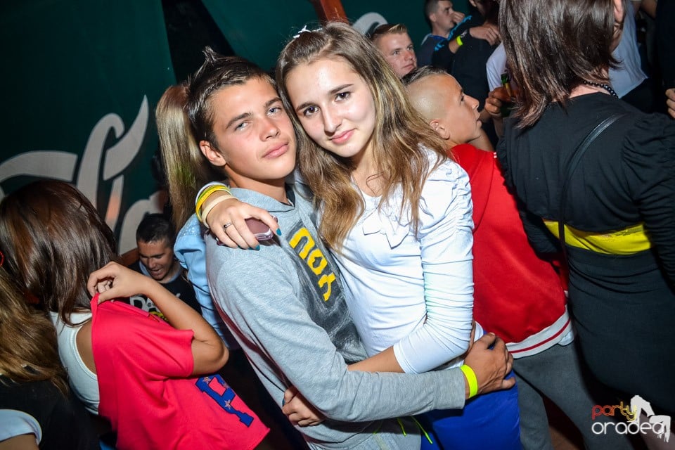 Back 2 school party, 