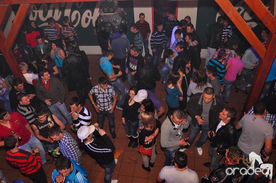 Bal mascat în discoteca Faház, 