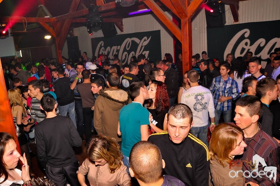 Bal mascat în discoteca Faház, 