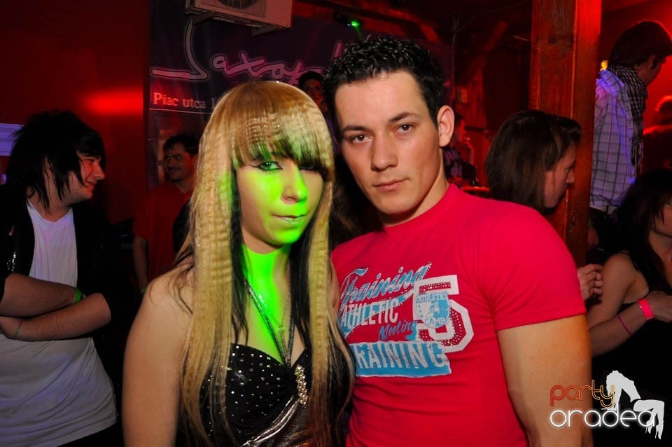 Bal mascat în discoteca Faház, 