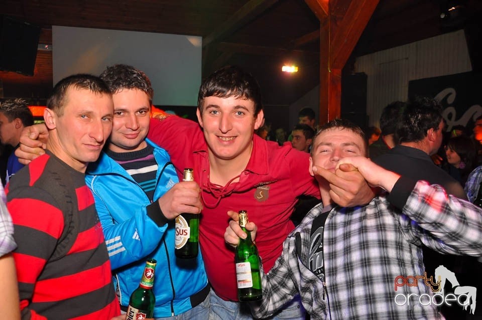 Bal mascat în discoteca Faház, 