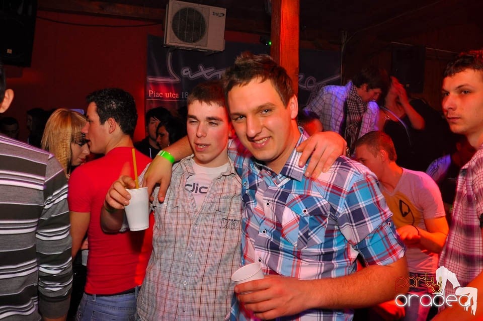 Bal mascat în discoteca Faház, 