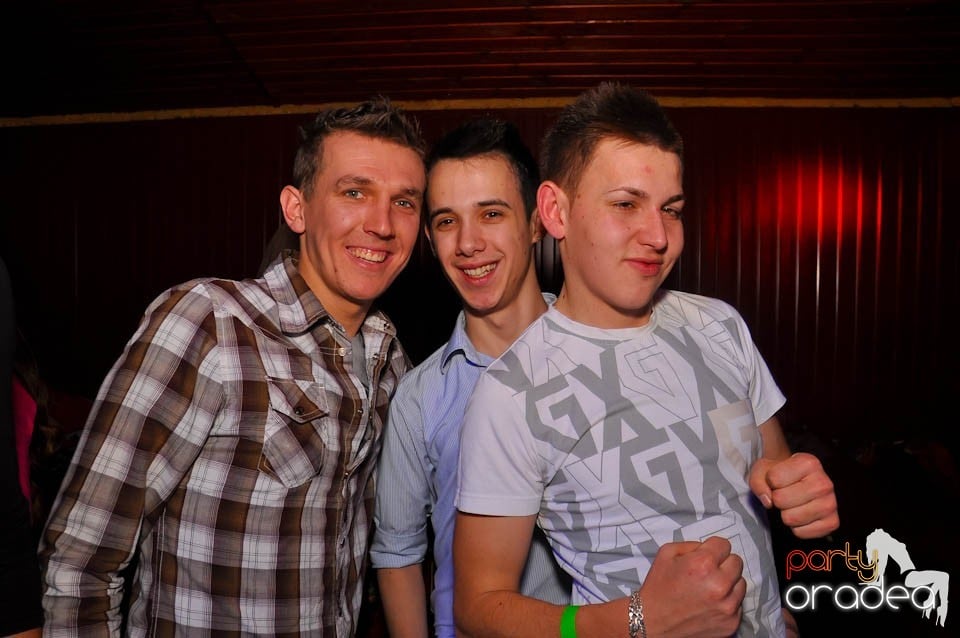 Bal mascat în discoteca Faház, 