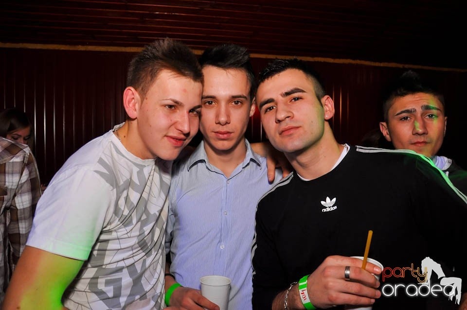 Bal mascat în discoteca Faház, 