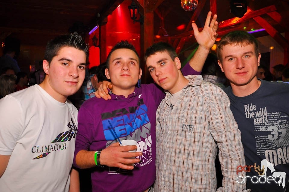 Bal mascat în discoteca Faház, 