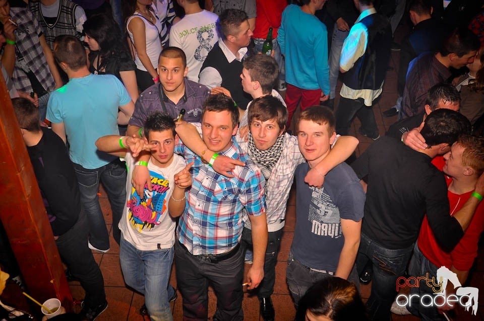 Bal mascat în discoteca Faház, 