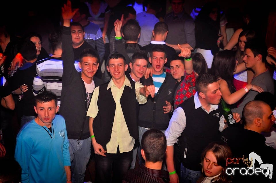 Bal mascat în discoteca Faház, 