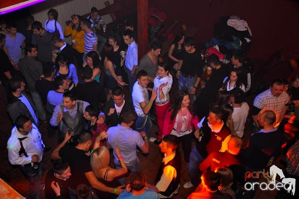 Bal mascat în discoteca Faház, 
