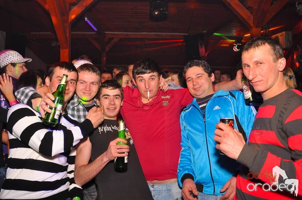 Bal mascat în discoteca Faház, 