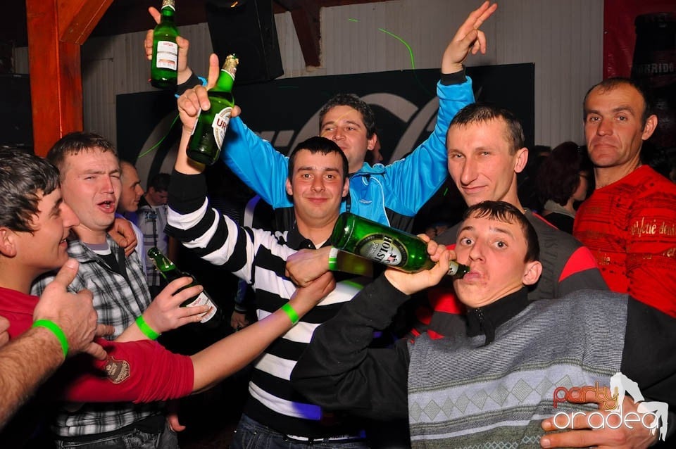Bal mascat în discoteca Faház, 