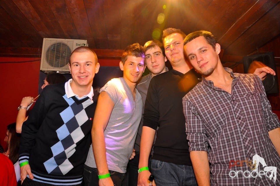 Bal mascat în discoteca Faház, 