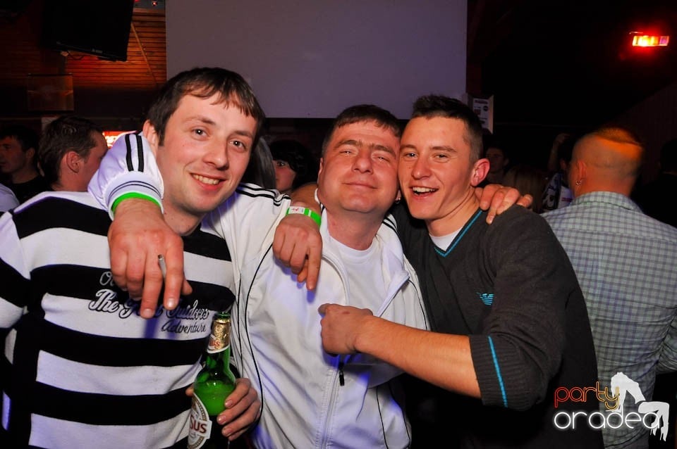 Bal mascat în discoteca Faház, 