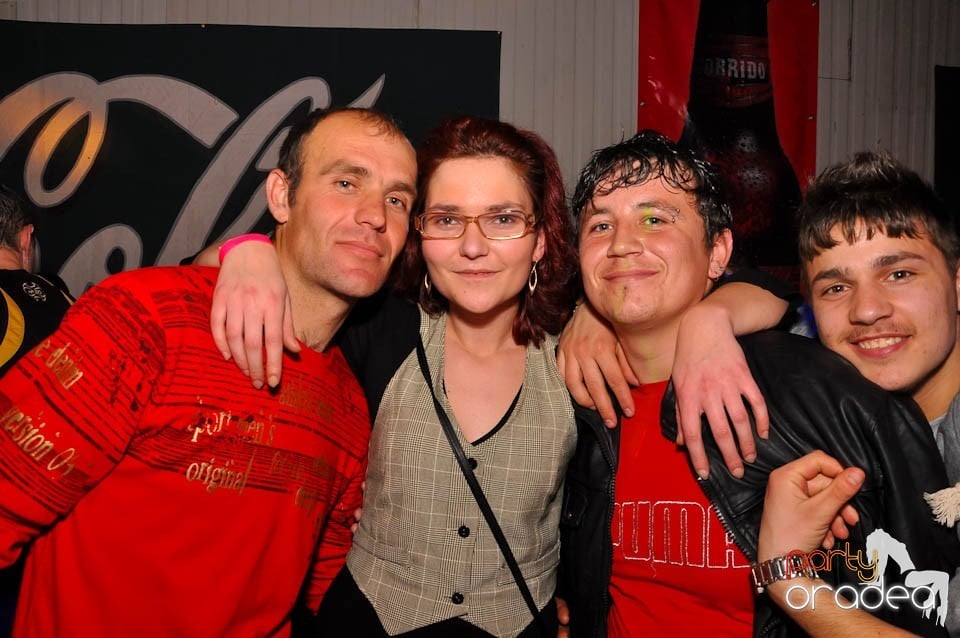 Bal mascat în discoteca Faház, 