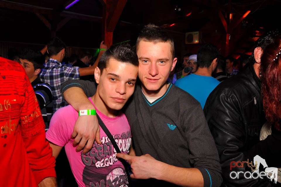 Bal mascat în discoteca Faház, 