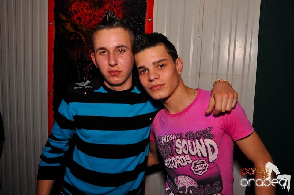 Bal mascat în discoteca Faház, 