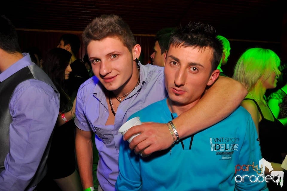 Bal mascat în discoteca Faház, 