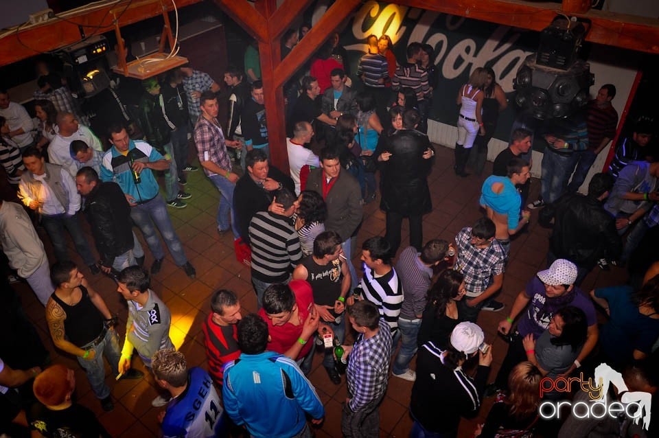 Bal mascat în discoteca Faház, 