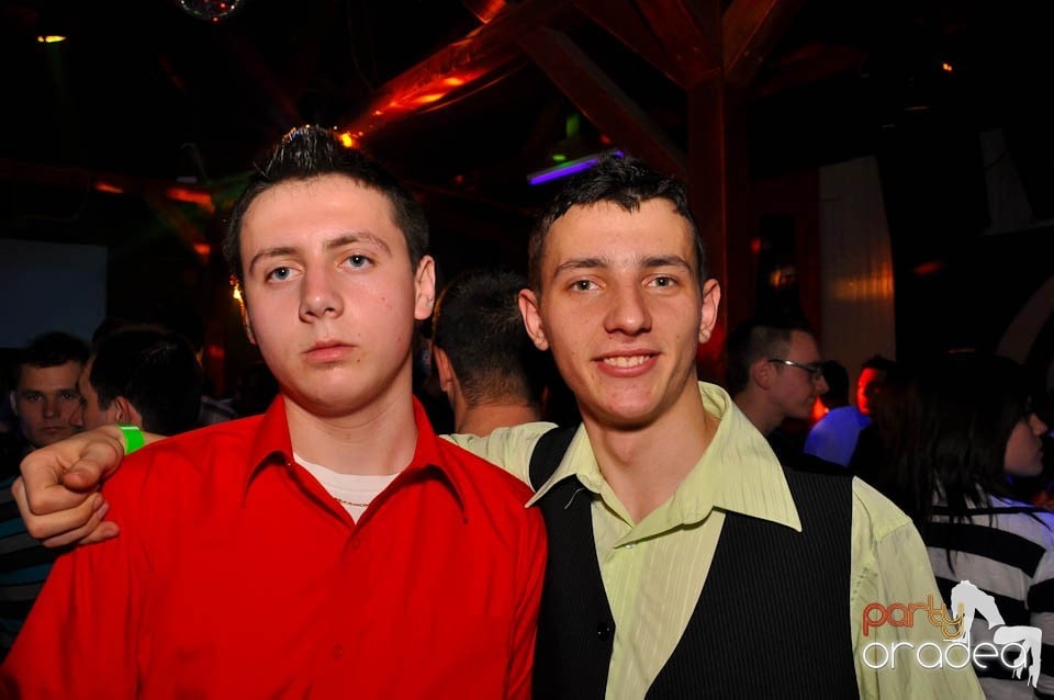 Bal mascat în discoteca Faház, 