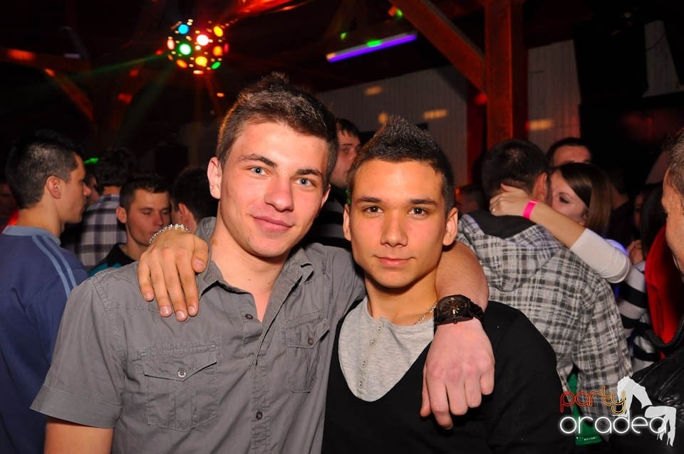 Bal mascat în discoteca Faház, 