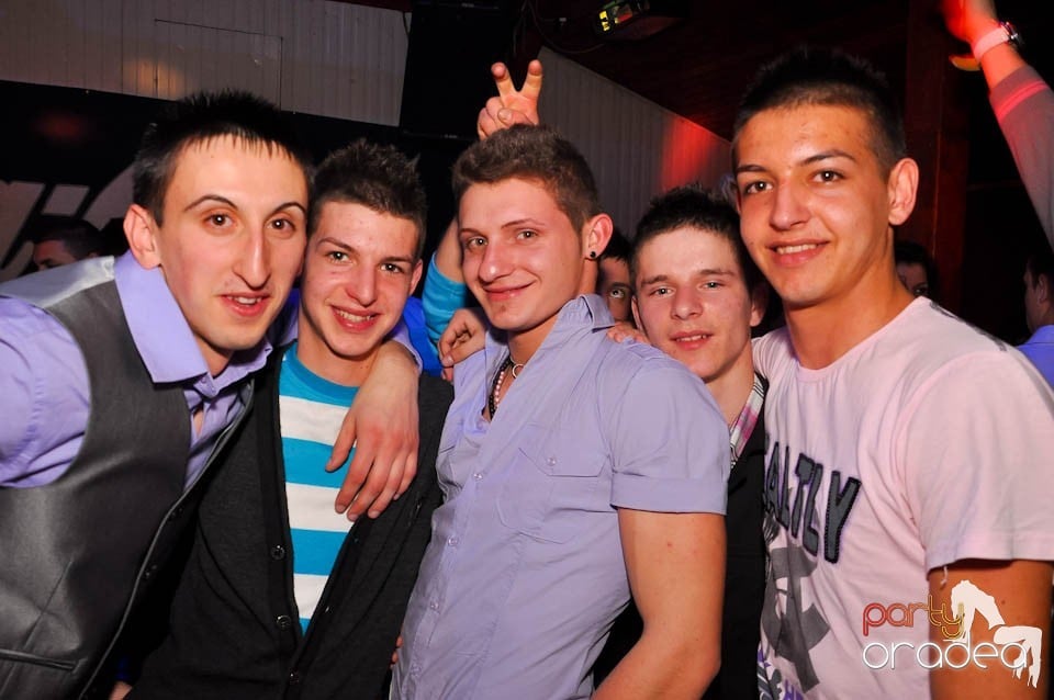 Bal mascat în discoteca Faház, 