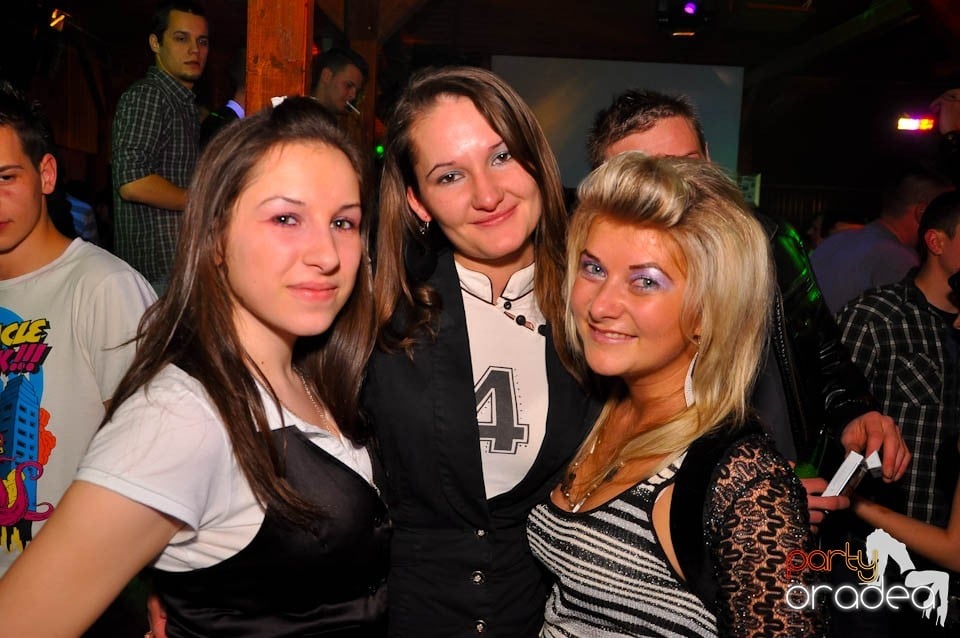 Bal mascat în discoteca Faház, 