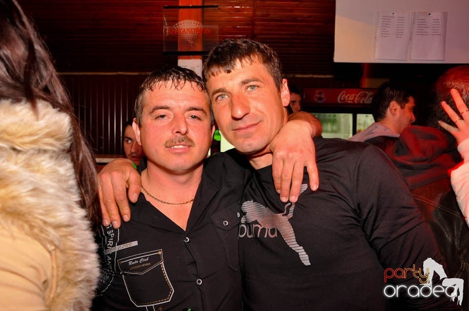 Bal mascat în discoteca Faház, 