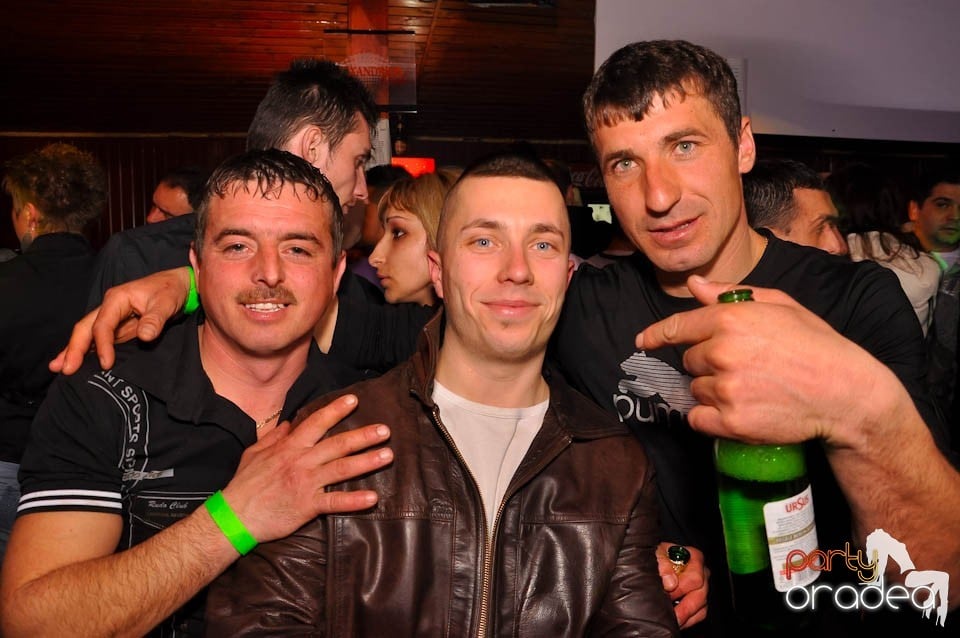 Bal mascat în discoteca Faház, 