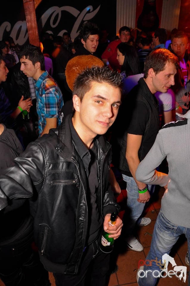 Bal mascat în discoteca Faház, 