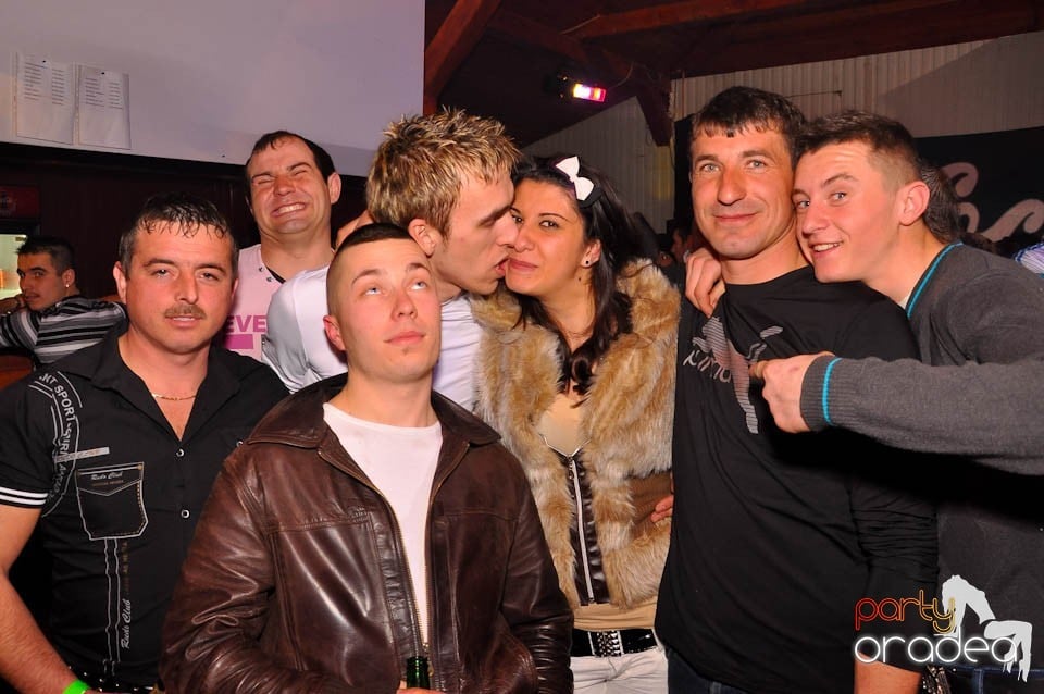 Bal mascat în discoteca Faház, 