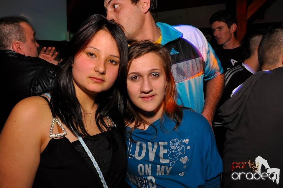 Bal mascat în discoteca Faház, 