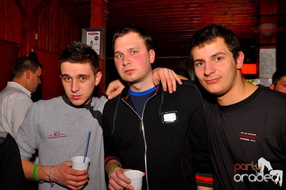 Bal mascat în discoteca Faház, 