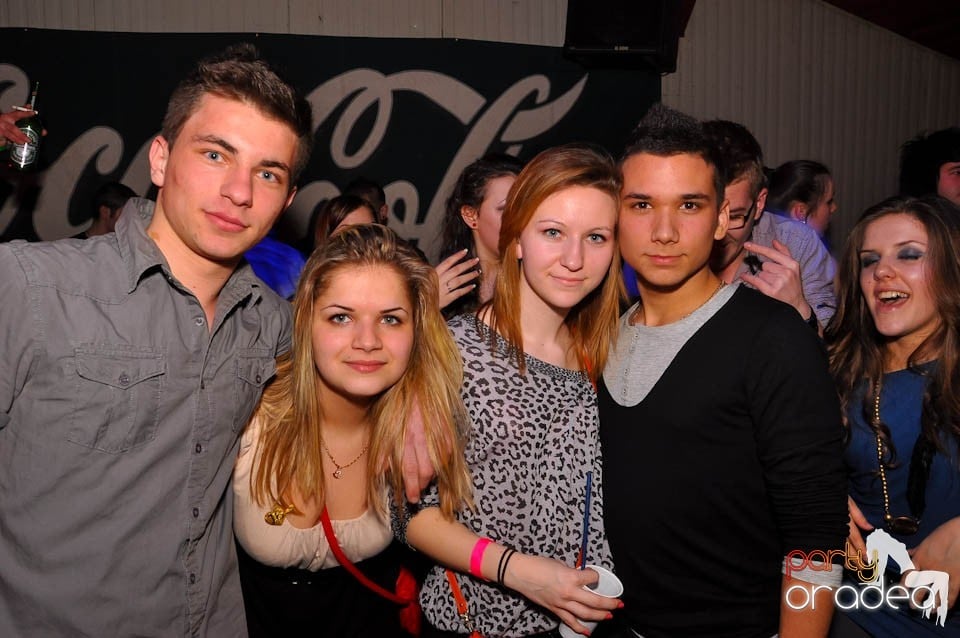 Bal mascat în discoteca Faház, 