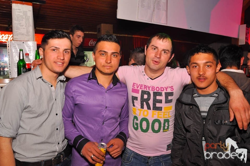 Bal mascat în discoteca Faház, 