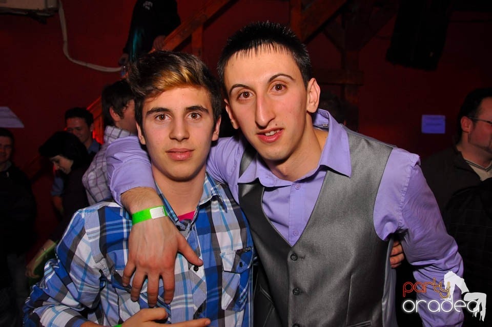 Bal mascat în discoteca Faház, 